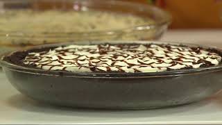 Lock amp Lock Set of 2 Glass Pie Dishes with Lids on QVC [upl. by Bethina641]