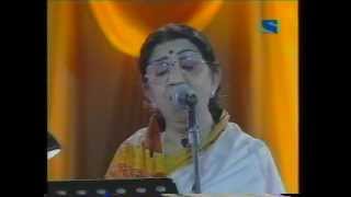 Live Performance Lata Mangeshker Didi Tera Devar Dewana [upl. by Haldas]