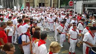 Fêtes de Bayonne 2018  la folie des bandas qui défilent [upl. by Naedan819]