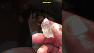 ¡ESTOS HOYOS EN LAS ROCAS ESCONDEN UN GRAN SECRETO “ESTE BUSCADOR DE PIEDRAS PRECIOSAS LO SABE” [upl. by Esme311]