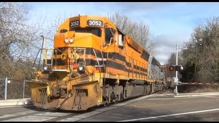 HD PW 3052 Freight Train crossing at RobertsOregon [upl. by Ettedanreb]