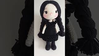 wow SUPER CUTE 🥰Me encanta Amigurumi Fácil de Tejer Nuevo Patrón Amigurumi MUÑECA MERLINA ADAMS [upl. by Atoel644]