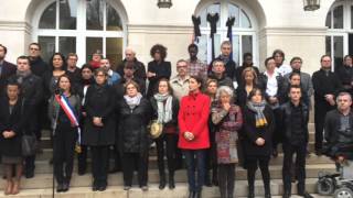 Attentats de Paris minute de silence à lHôtel de Ville de Nantes [upl. by Narcis]