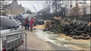 Châteauroux  les agriculteurs en colère déversent du lisier derrière les grilles de la préfecture [upl. by Lemaceon]