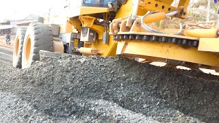 Wonderful Spreading Gravel Technology For New Rural Road Base Construction With SDLG G9190F Grader [upl. by Euginom844]