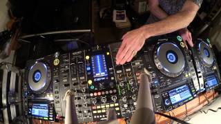 Three turntable mixing tutorial by Ellaskins the DJ Tutor [upl. by Rimma]