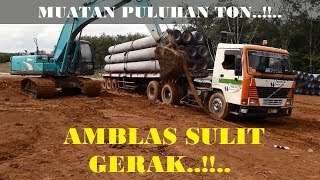 Truk Trailer Volvo Pembawa Tiang Pancang Sulit Bergerak Di Jalanan Licin Dan Berlumpur [upl. by Murdocca]