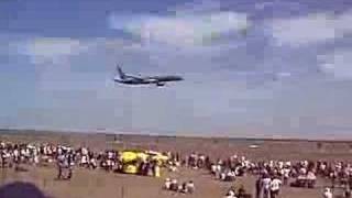 RNZAF 757 flypast at Avalon Airshow 2005 [upl. by Ydnem]