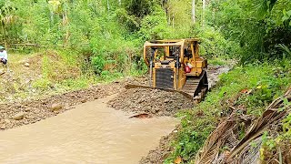 Strange Work  CAT Bulldozer D6R XL Makes Its Way on the River [upl. by Hyozo451]