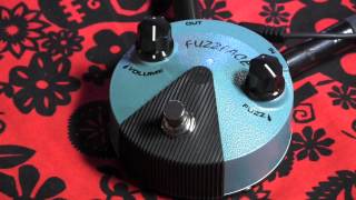 Dunlop Jimi Hendrix MINI FUZZFACE guitar pedal demo with Kingbee Strat [upl. by Ronnie161]