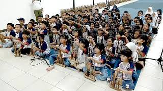 SDN 178 KPAD Gegerkalong Bandung Bermain Angklung di Bale Seni Barli [upl. by Rolan]