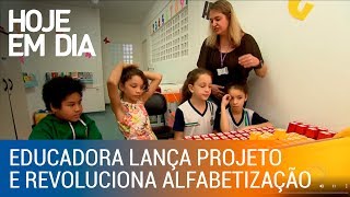 Educadora cria projeto inovador para alfabetizar em escola pública [upl. by Fransisco]