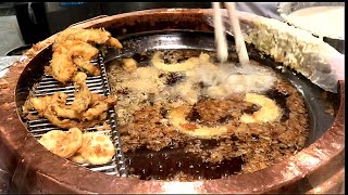 大衆食堂の天ぷら職人の揚げ方 大鍋で次々に揚げられてゆく 天丼 作り方 [upl. by Enomis7]