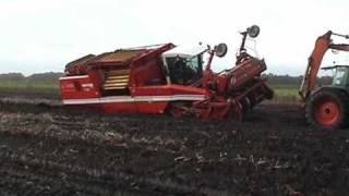 Grimme tectron 415 18m weggezakt in het veen [upl. by Imrots398]