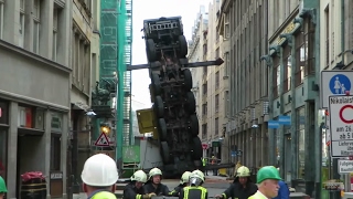 Baukran umgestürzt  Kranführer stirbt  Bergung mit 400 TonnenKran  LeipzigZentrum 26042015 [upl. by Sidalg]