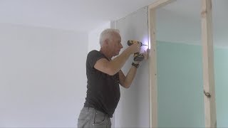 Een woning opknappen deel 2 Tussenwand met gipsplaat maken Clip [upl. by Orodisi]