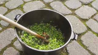 Erbsensuppe mit Schafgarbe  Schmalz und Sahne nach Michel vom Berch [upl. by Lindberg]