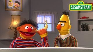 Banaan in je oor  Bert amp Ernie  Sesamstraat [upl. by Ubald109]