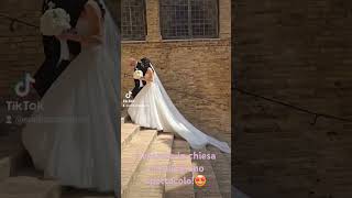 Giulia prima di entrare in chiesa con il suo abito sontuoso e da principessa wedding matrimonio [upl. by Bornie]