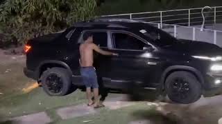 o lobisomem galerinha ataca tiringa dentro do seu carro na chácara cenas muitos fortes [upl. by Cida]