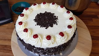 Schwarzwälder Kirschtorte backen  Martina´s Kuchenklassiker [upl. by Nosdrahcir]