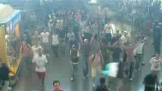 ULTRAS NAPOLETANI ALLA STAZIONE TERMINI DI ROMA VIDEO RARO [upl. by Ellerret660]