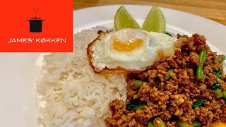 Pad krapao moo  Thailandsk lynstegt hakket svinekød med chili hvidløg og thai basilikum [upl. by Arteid345]