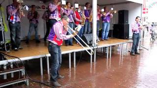 Dweilorkest Slut Norgus op in Zevenaar 2010 met Leef nu het kan [upl. by Acined684]