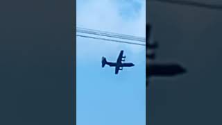 C130の３機編隊が捻る！戦闘機顔負けのバンクを下田沖で展示飛行？示威行動？訓練？ [upl. by Aibsel852]