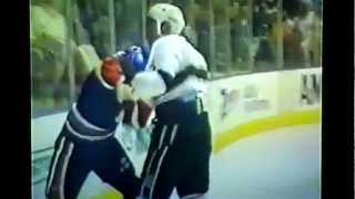 Mark Messier vs Marty McSorley  Feb281990 [upl. by Adaliah]