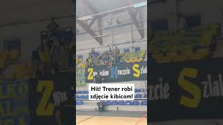 Trener robi zdjęcie kibicom reprezentacjapolski stalnysa plusliga siatkówka shorts gkakatowice [upl. by Sellihca]