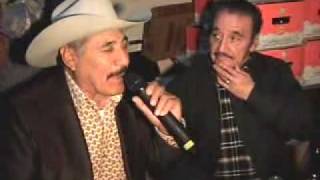 EN EL GENEROSO BAR PONCHO LOPEZ Y JUAN SALAZAR LA COPA DEL OLVIDO [upl. by Obediah633]