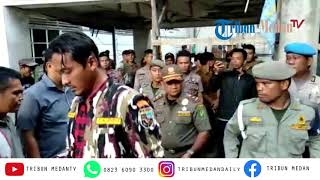 Pemuda Berseragam OKP Ajak Kasatpol PP Medan Berdialog saat Pengosongan Gedung Warenhuis [upl. by Julee]