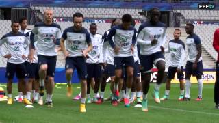 Les Bleus à huisclos au Stade de France [upl. by Skolnik]