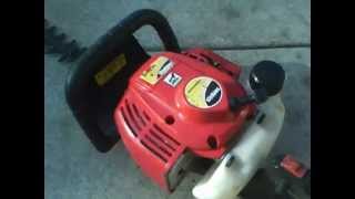 Shindaiwa Proffesional DH 231 Hedgetrimmer [upl. by Oicnanev141]