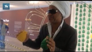 Carlinhos Brown toca a Caxirola o instrumento oficial da Copa de 2014 [upl. by Yusem305]