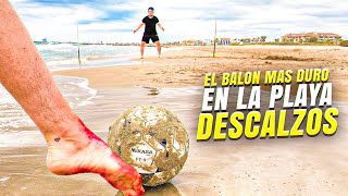 🦶🏻 DESCALZOS vs EL BALÓN MÁS DURO en LA PLAYA  🌊⚽ ¡Retos de Fútbol [upl. by Tonry]