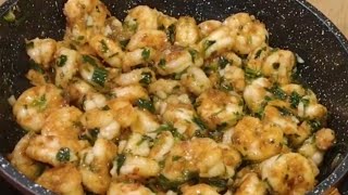 Crevettes sautées à l ail et au persil [upl. by Guinna323]