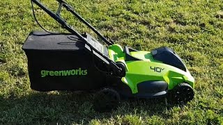 Газонокосилка Greenworks 40 V GD40LM16X Обзор Аккумулятор и газон после стрижки [upl. by Yhprum348]