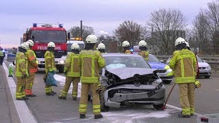 01122019  Unfall auf A555 PKW überschlägt sich bei Auffahrunfall [upl. by Nahej]