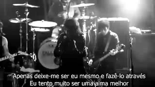 Falling In Reverse Keep Holding On Vídeo Legendado [upl. by Aenil]