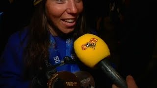 Här visar Charlotte Kalla upp sina medaljer [upl. by Eilra]